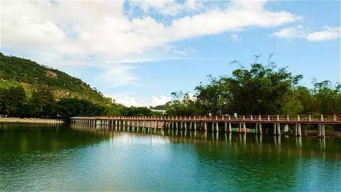 情侣每年都去一个地方拍照,情侣旅行同一个地方拍照