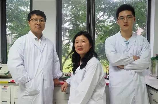 “微商”博士曾建华：浮夸才能活