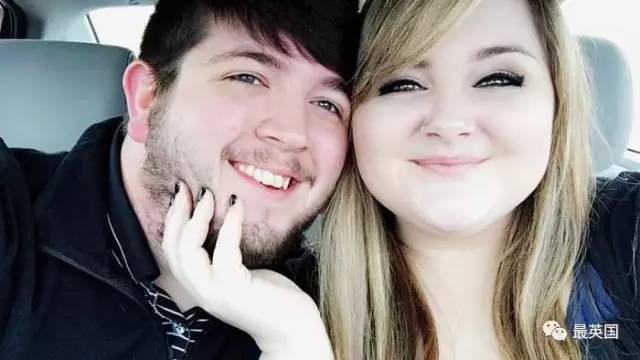 新婚夫妻卖黄金事件,新婚夫妻花8万元