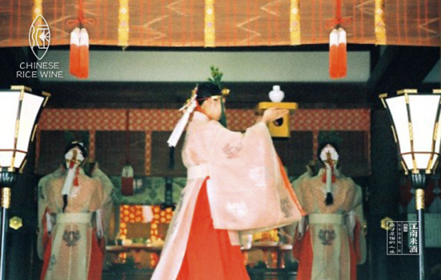 处女的口水酒你都不敢喝敢说你是绅士,口嚼酒的味道我知道!