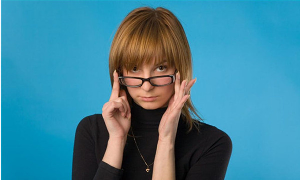 运动时眼镜老是往下滑妙招,出汗眼镜老是往下滑怎么办