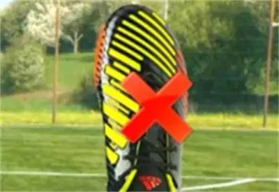 足球如何像卡洛斯一样暴力射门,卡洛斯暴力射门教学