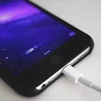 手机新电池初次充电知识,新手机充电充多久