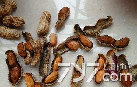 花生发霉还可以煮着吃吗,花生霉斑