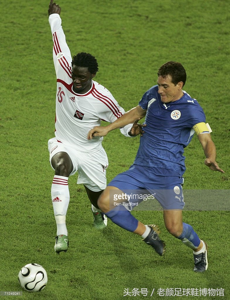 足球鞋历史第一战靴,历史最好碎钉足球鞋