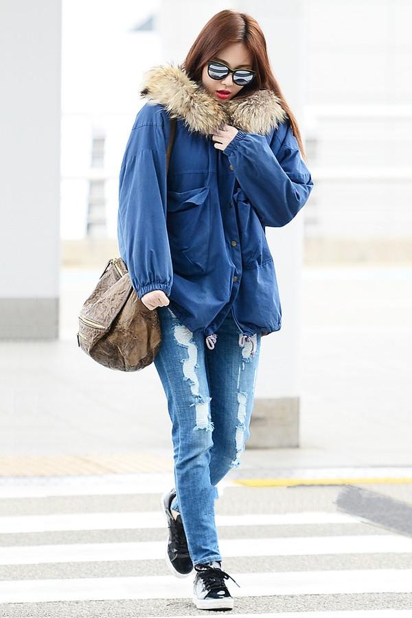 韩国女明星机场照皮衣,韩国女明星同款阿迪达斯