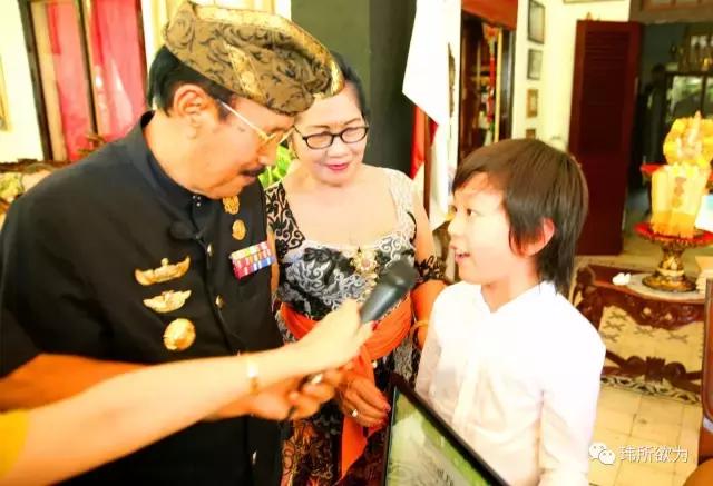 巴厘岛电影节再走红陈坦锐成“小小翻译官”