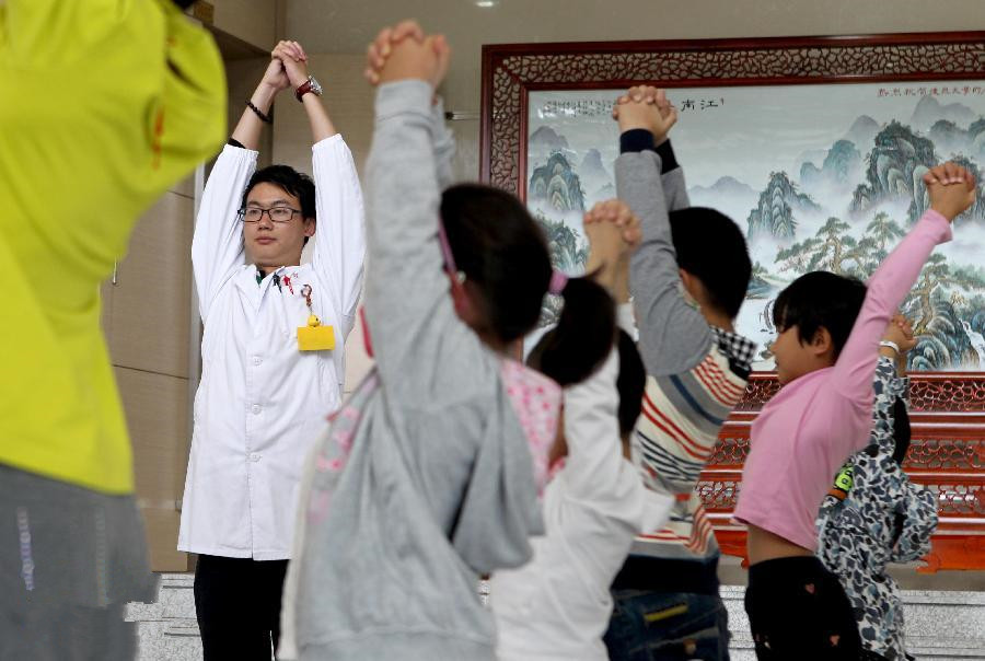 小孩有关节炎怎么办啊,孩子得了类风湿家长该怎么办