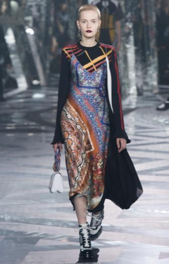 最好看的撞衫款式,终于找到明星同款穿搭