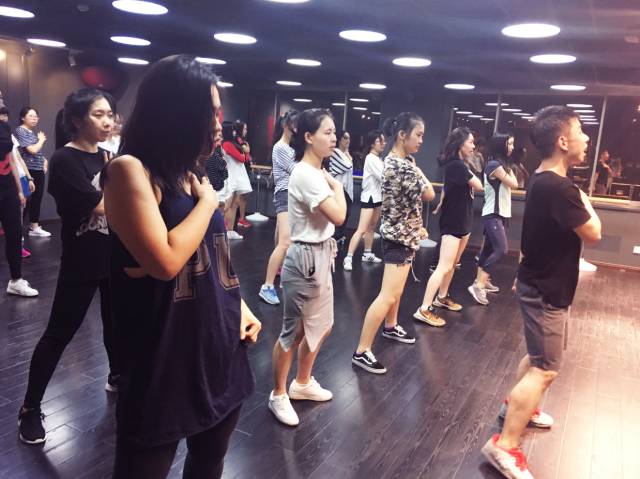 这4个脱颖而出的普通人，他们是如何做到的？