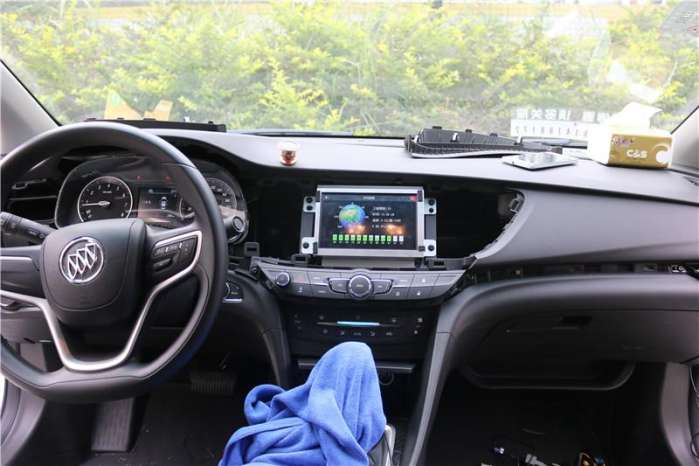 英朗装畅影CE导航模块加倒车后视，科技无处不在