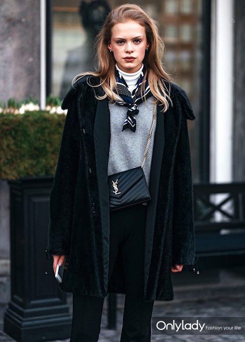 凯特王妃蓝色丝巾,凯特王妃戴丝巾