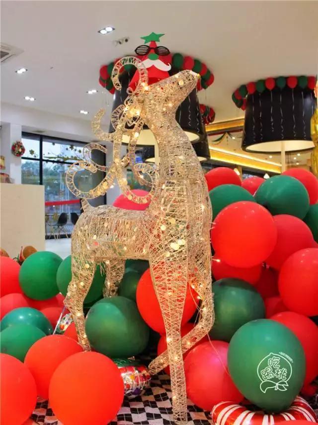 圣诞搞事啊！这杯咖啡竟好喝得我连杯子都吃掉了！