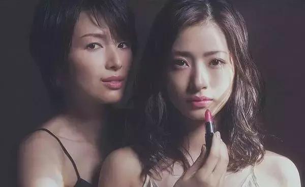 为什么只有女生爱追星,美女迷恋口红男