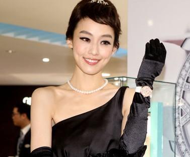 赵丽颖赫本妆热搜第一，但在这些女星面前她真的弱爆了！