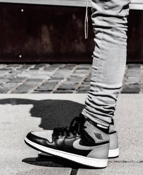 aj1为什么感觉两双鞋面不一样,aj1灰白高帮最新发售的是限量款吗