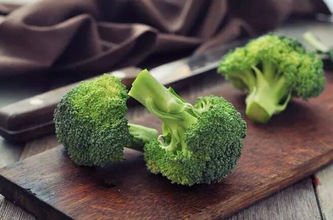 孩子太早站会o型腿吗,宝宝走路太早会对腿有影响吗