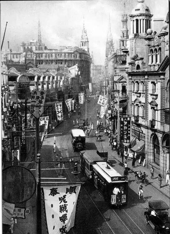 今朝上海｜嚇宁！34分钟狂开52公里，差头司机深更半夜白相“头文字D