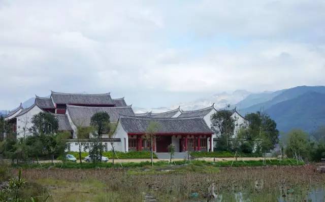 一个长得像李小龙的男人，在长泰一村子里，建了个千与千寻的奇幻世界