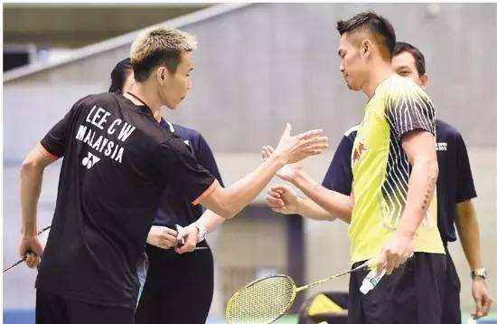 打羽毛球要懂的球场礼仪,打羽毛球时如何看球