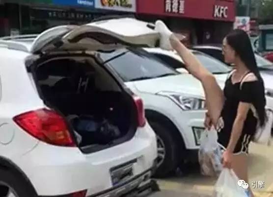 电动尾门和一脚踢的区别,电动尾门怎么区分单杆还是双杆的