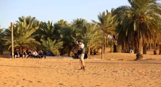 迪拜王子开车去沙漠越野,沙漠越野迪拜沙漠汽车赛