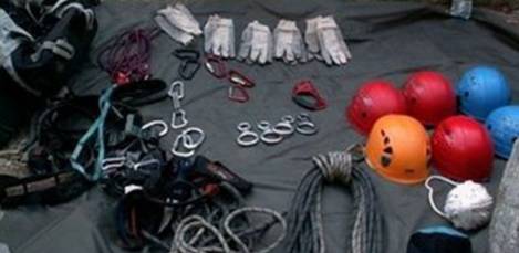 想学靳东那样去探险？先学会绳索速降再说