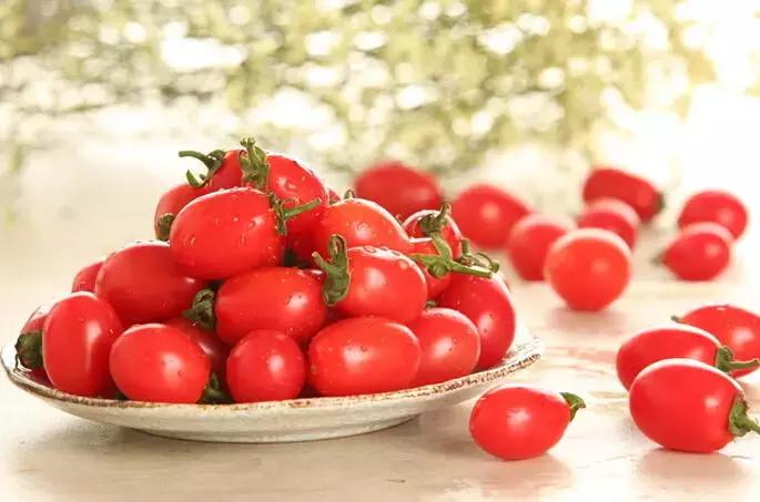 上班族眼睛干涩疲劳吃什么水果,眼睛疲劳最怕三种水果