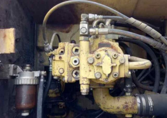 小松128大机头和小机头的区分,小松100小机头与大机头的区别