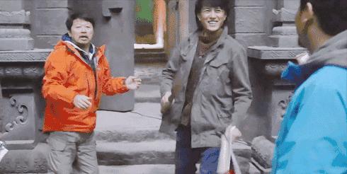 要被靳东的角色蒙蔽了双眼,他本人只有四岁,不能再多!