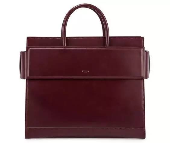 焦糖色大衣搭配什么包包好看,奢品包包如何穿搭