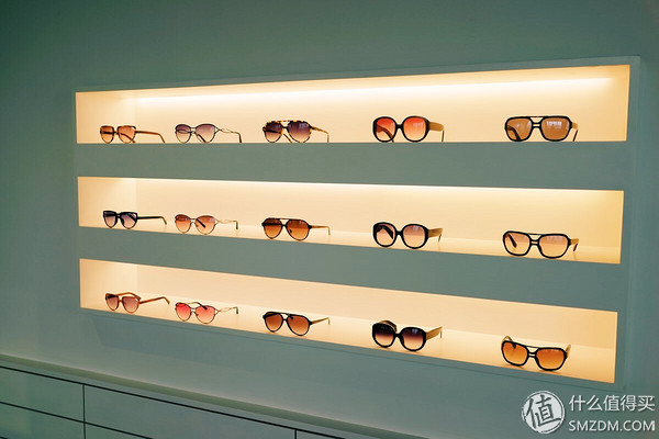 柯南戴白眼镜图片,柯南同款眼镜戴上之后能看见吗