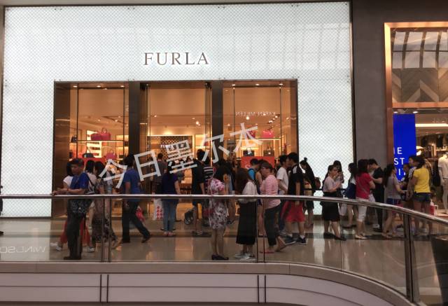 墨市BoxingDay现场:蔻驰5折!兰蔻YSL7折