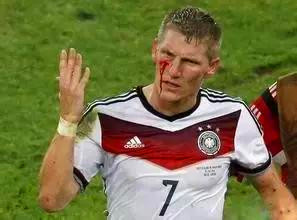 如果你有个喜欢足球的男朋友,有一个特别爱踢球的男朋友