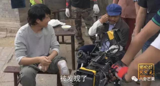 要被靳东的角色蒙蔽了双眼,他本人只有四岁,不能再多!