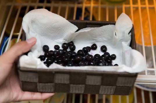 苹果切开后会氧化有什么办法,苹果切开久了变色还能吃吗