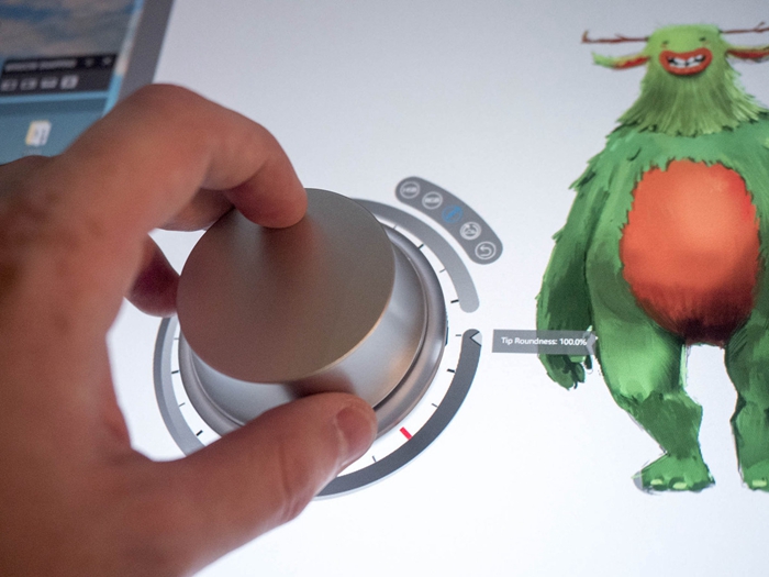 这台机器叫做DellCanvas，它是戴尔的SurfaceStudio