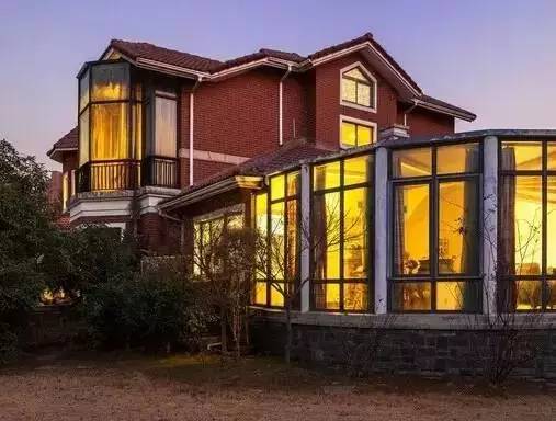 跨年哪里人少又好玩,跨年夜去酒吧好玩吗