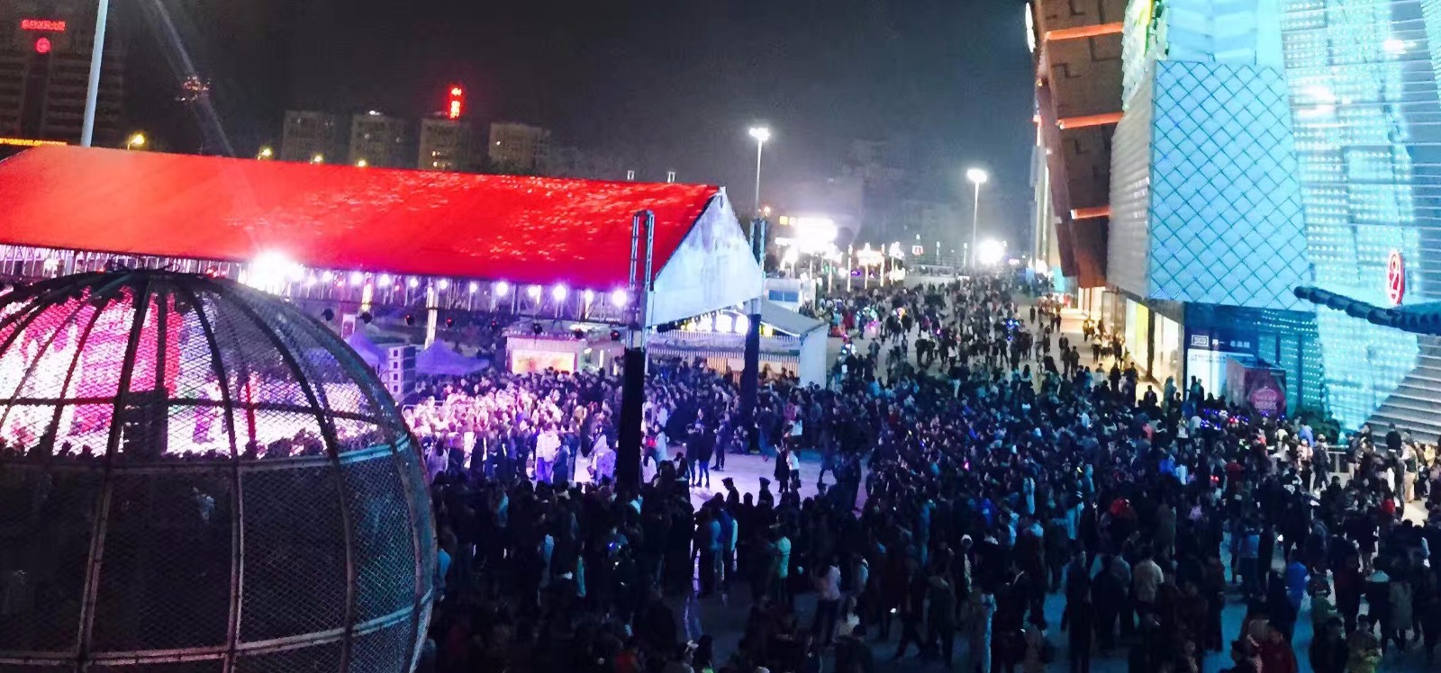 嗨翻全场现场人山人海,嗨翻全场人山人海