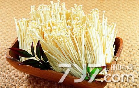 金针菇直接煮吃有毒吗,什么样的生金针菇不能吃