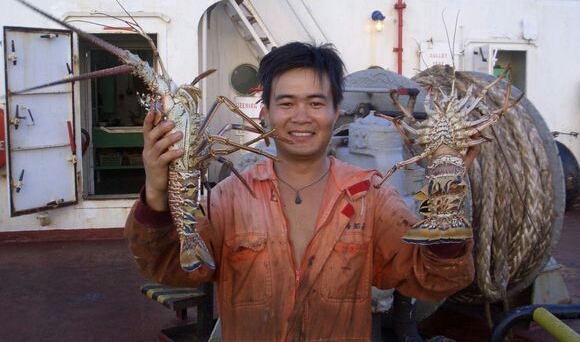 海员怎么忍受孤独,海员在海上惊涛骇浪