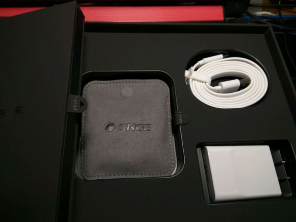 董小姐的情怀手机到底是个什么样？格力手机二*开代**箱体验