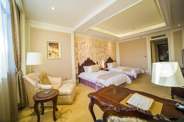 绚烂这夜的碧湖，醉了你的温暖柔情