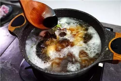 不卤的猪蹄怎么烤,如何卤出外面卖的那种猪蹄