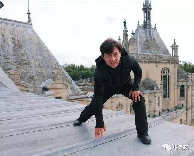 功夫瑜伽成龙和蛇,功夫瑜伽成龙带着狮子飙车