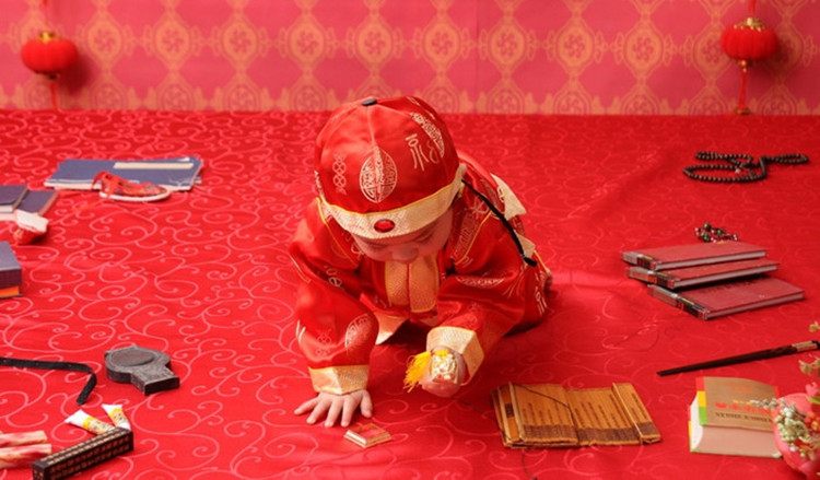 宝宝抓周穿什么颜色衣服有讲究吗,小孩过周岁抓周都有讲究吗