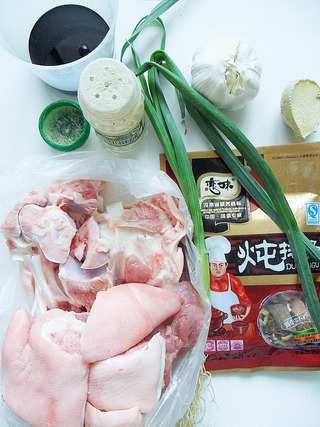 快速煨猪蹄,快速解冻卤猪蹄