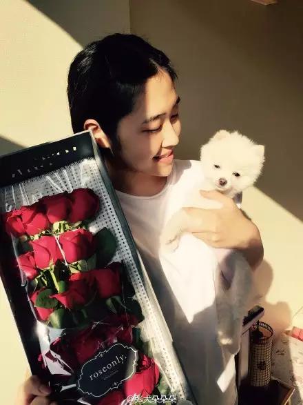 她们的情人节，虐狗指数绝对不逊于昆凌