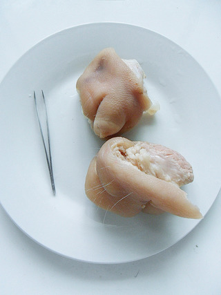 快速煨猪蹄,快速解冻卤猪蹄