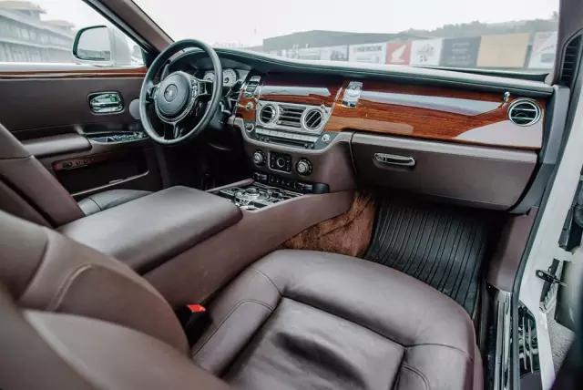 劳斯莱斯古思特blackbadge试驾,试驾新款劳斯莱斯古思特